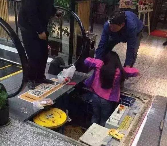 电梯又吃人了,但这次真不能怪商场